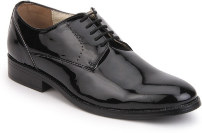 

Knotty Derby Punched Lace Up Shoes For Men(Black