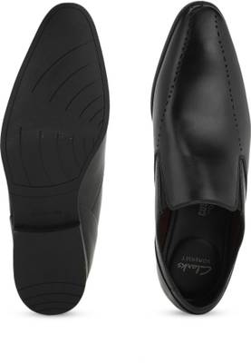 Clarks Bampton Free Black Leather Slip On