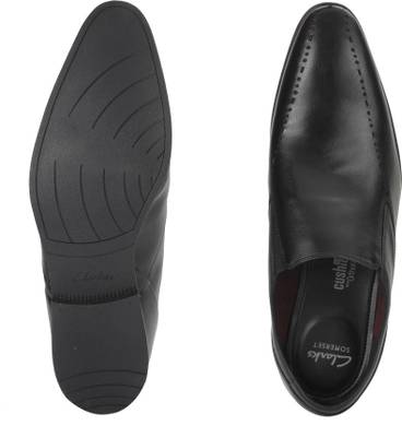 Clarks Bampton Free Black Leather Slip On