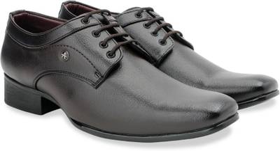 Arrow Lace Up