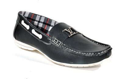 

Big Wing Modish Black Loafers For Men(Black