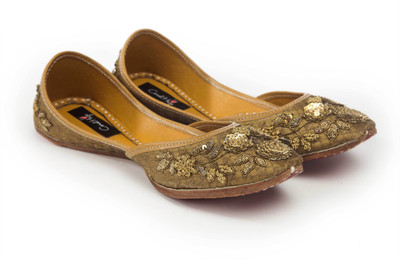 

Coral Haze Jutis For Women(Gold, Golden