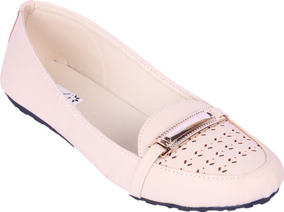 

Goyal Cream Cutwork Loafers For Women(Beige)