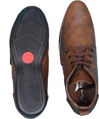 Smoky Lace Up