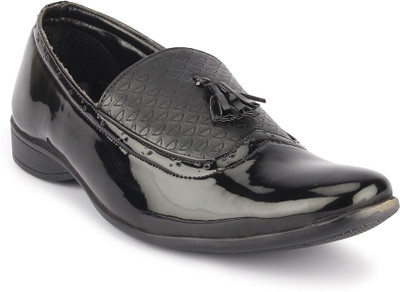 

Quarks Slip On For Men(Multicolor, Black