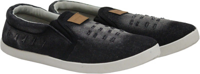 

Sparx Slip On Sneakers For Men(Black, White