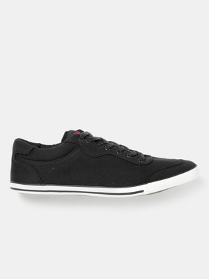 roadster shoes flipkart