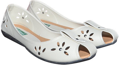 

Port Lucy Bellies For Women(Beige