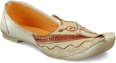 

Yepme Mojaris For Men(Red, Beige), Maroon