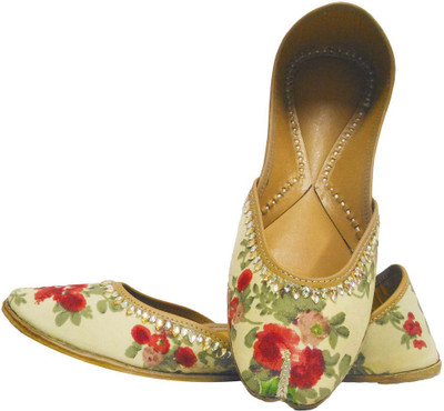 

Coral Haze Jutis For Women(Multicolor)