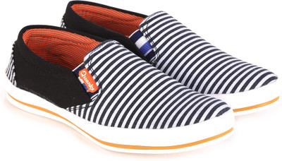 

Quarks Canvas Shoes For Men(Black