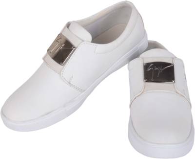 Aadi Sneakers