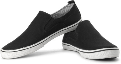 

North Star by Bata Twin Gore Men Canvas Shoes For Men(Black)