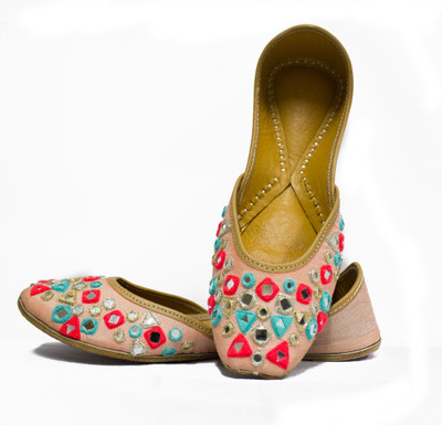 

Coral Haze Jutis For Women(Multicolor