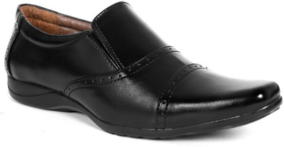 78 Off On World Walker Best Formal Shoes Slip On For Men Black On Flipkart Paisawapas Com