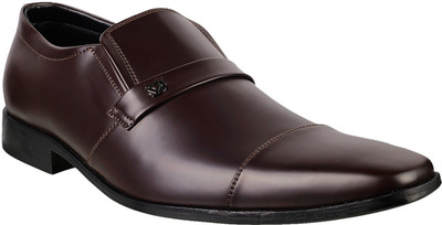

Metro Davinchi Slip On For Men(Maroon, 44;maroon