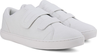 

United Colors of Benetton Men Sneakers For Men(White, 902