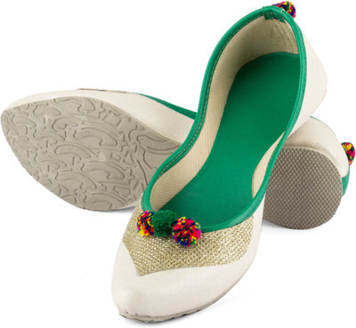 

Tashi Punjabi Jutis Party Wear For Women(Beige), Beige & green