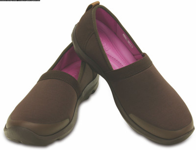 

Crocs Casuals For Women(Brown), 201884-22z