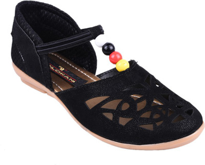 

Trilokani Girls, Black