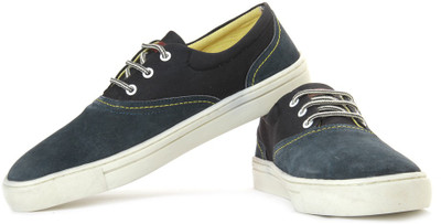 

Levi's Yontville Low Sneakers For Men(Navy), Charcoal