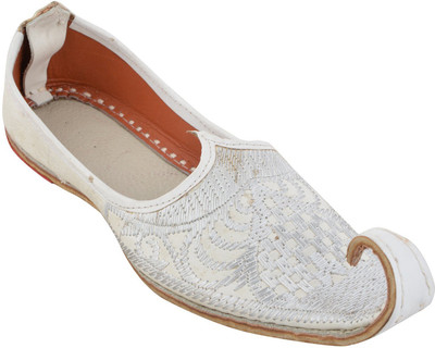 

Porcupine Indian Traditional Mojaris For Men(White)