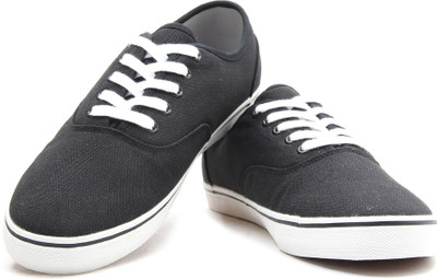 

United Colors of Benetton Men Sneakers For Men(Black), 901