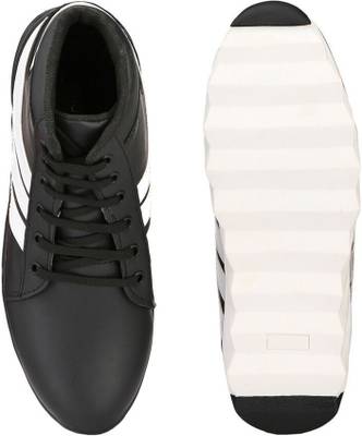 Braavosi Sneakers, Outdoors