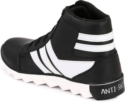 Braavosi Sneakers, Outdoors