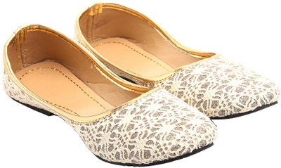 Ridhi Sidhi Glamorous Jutis For Women(Gold)