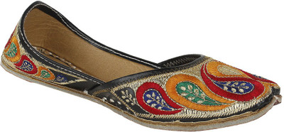 

Saashiwear Punjabi Jutis For Women(Black)