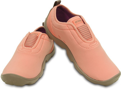 

Crocs Casual Shoes For Women(Pink), 15501-6jd