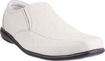 

Metro Awesome Slip On For Men(White, 16;white