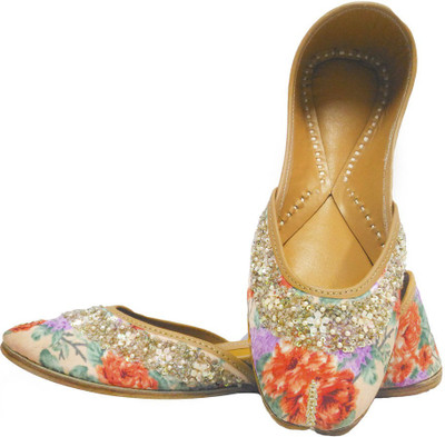 

Coral Haze Jutis For Women(Multicolor)