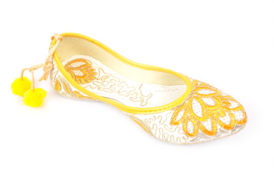 

Fashbeat Jutis For Women(Yellow