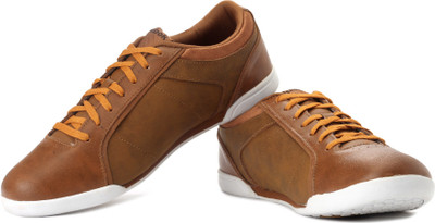 

REEBOK CL Court Sleek LP Canvas Shoes For Men(Tan, Orange, Brown malt