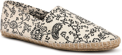 

Escaro Casuals For Men(Black, White