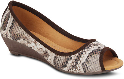 

Get Glamr Trauja Bellies For Women(Brown