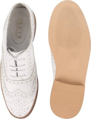 Glety Lace Up