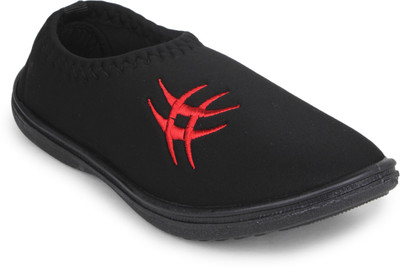 

11e Casual Shoes For Women(Black, Red)