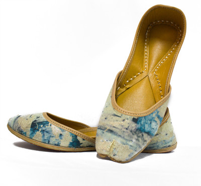 

Coral Haze Jutis For Women(Multicolor