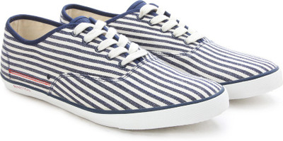 

United Colors of Benetton Men Sneakers For Men(Blue, White), 901