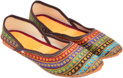 

Myra Ethnic Handmade Jutis For Women(Multicolor)