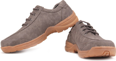 

Proterra Pinnacle Men Outdoor Shoes For Men(Grey