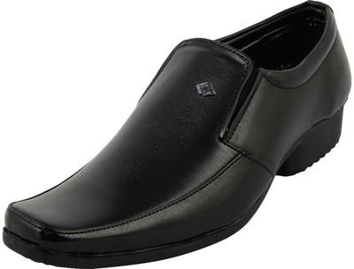 

Xplore formal shoes Slip On For Men(Black, Blak