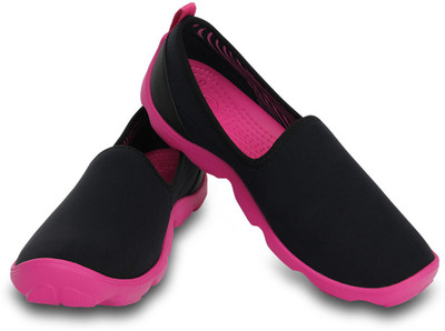 

Crocs Casuals For Women(Black), 14698-085
