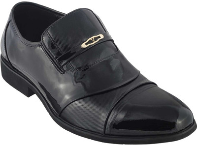 

Metro Davinchi Slip On Shoes For Men(Black, 11;black