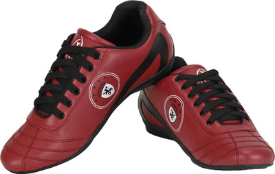 

Knight Ace Sports Canvas Shoes For Men(Red)
