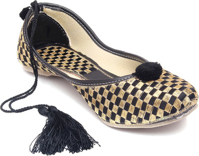 

Paduki Ethnic Mojaris For Women(Black, Gold