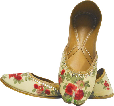 

Coral Haze Jutis For Women(Multicolor